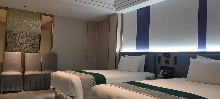 虹桥假日精选酒店(鄂州新亚太国际广场店)图片