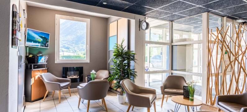 圣让德莫里安住宿加早餐酒店(B&B Hôtel Saint Jean de Maurienne)图片