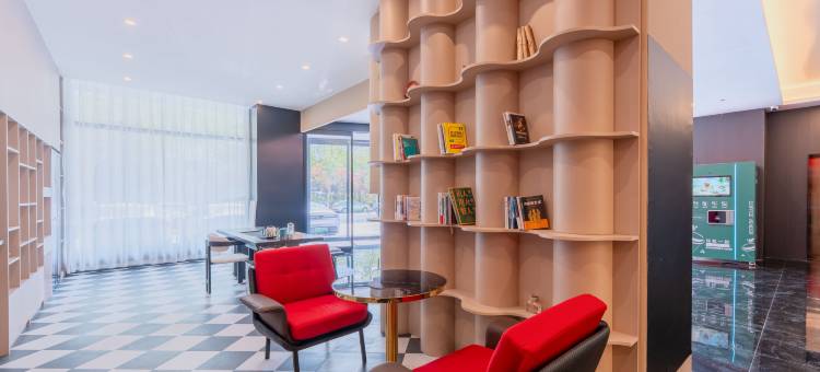 京儒酒店(航海体育场中原福塔店)图片