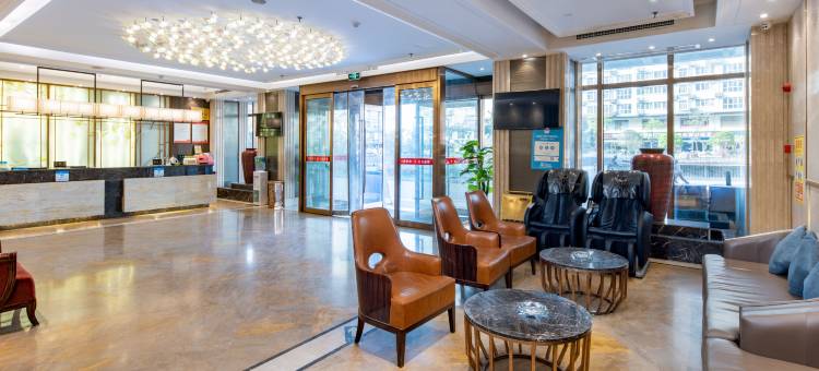 丰岸假日酒店(商洛山阳华龙车站人民广场店)图片