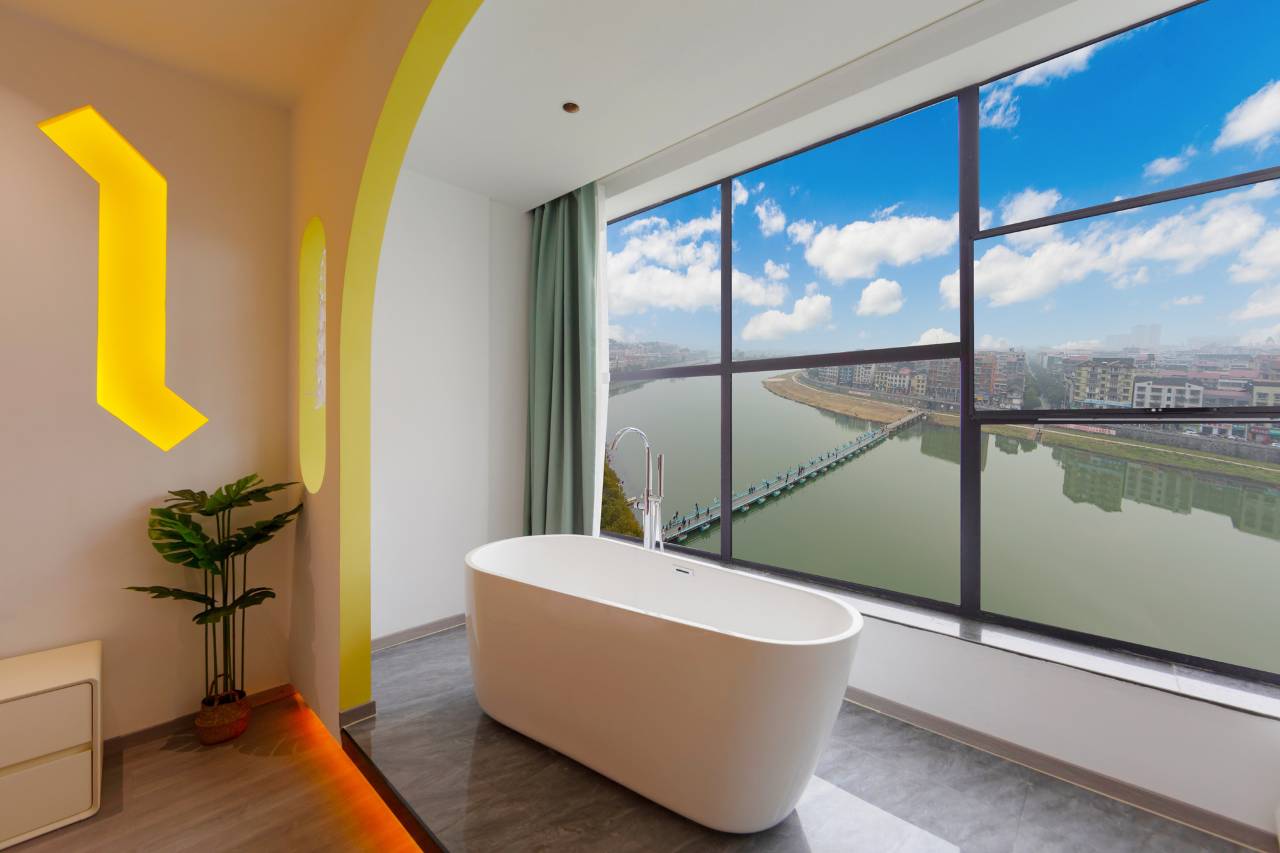 黔花之筑RiversideNightViewHotel江景酒店(溆浦站人民医院店)图片