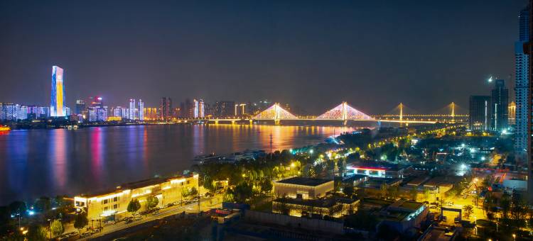 柒禧云江景酒店(武汉绿地国际金融城武昌万象城店)图片