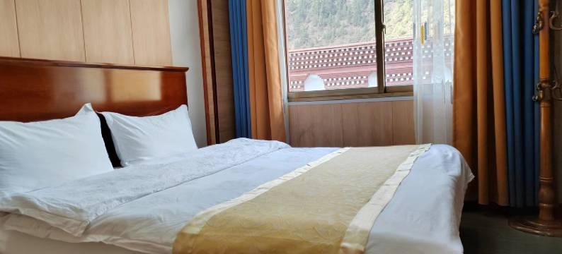 左贡启则仓宾馆图片