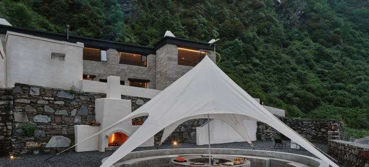 被梦叫醒酒店(双桥沟景区布达拉峰雪山公路打卡点店)图片