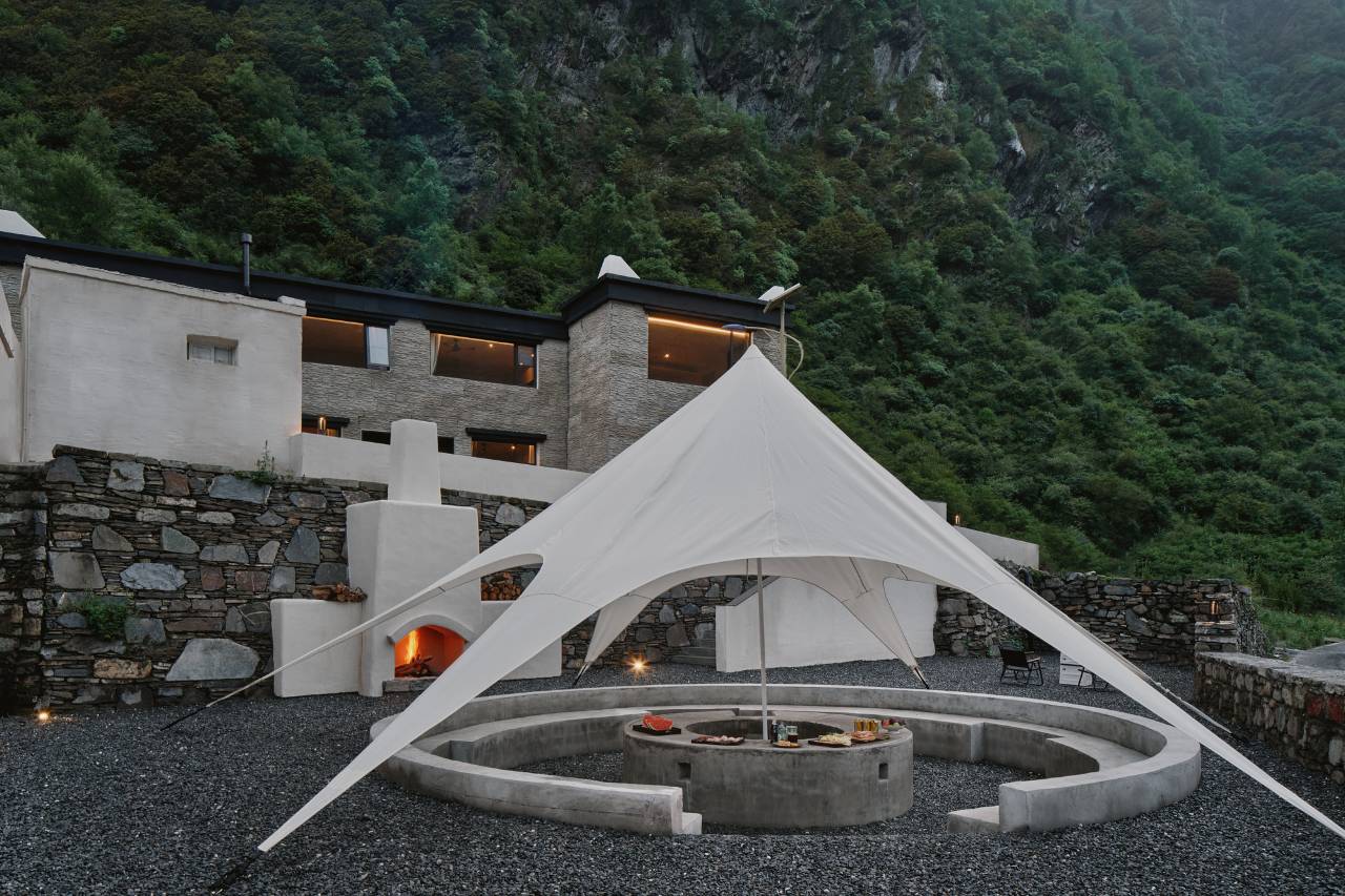 被梦叫醒酒店(双桥沟景区布达拉峰雪山公路打卡点店)图片