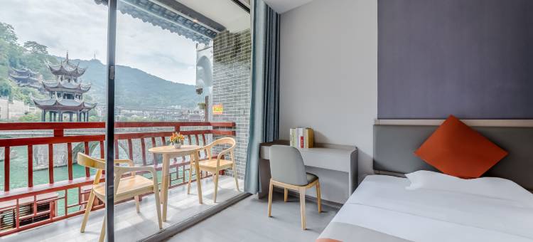 追梦水榭·Riverside lnn观景客栈(镇远古城店)图片