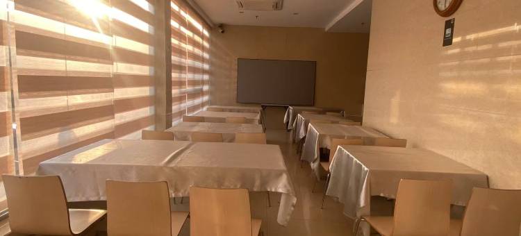 天悦酒店(贵港高铁站东湖店)图片