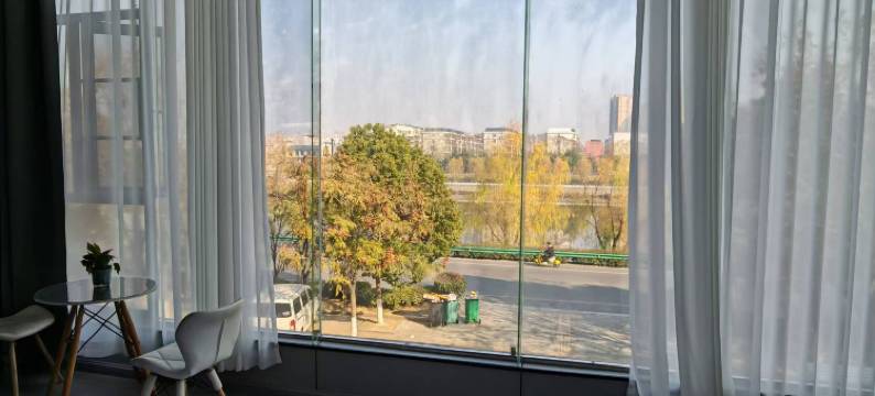 随州市半岛湖景酒店(随州博物馆店)图片