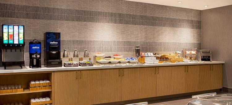 布弯卡利蒙特利尔机场西希尔顿逸林酒店及度假村(DoubleTree by Hilton Pointe Claire Montreal Airport West)图片