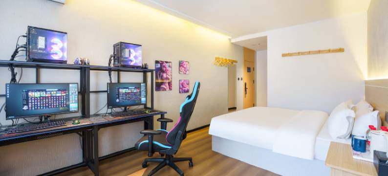 竞族电竞民宿(盘锦火车站店)图片