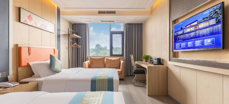 柏曼酒店(自贡富顺沿滩高铁站店)图片