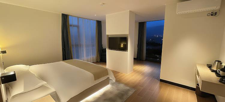 栖夕电影酒店(南宁九曲湾温泉首创奥特莱斯店)图片