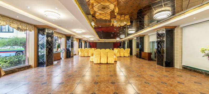 拉萨兰泽假日酒店图片