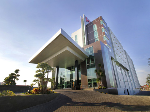 泗水机场瑞士贝尔旅店