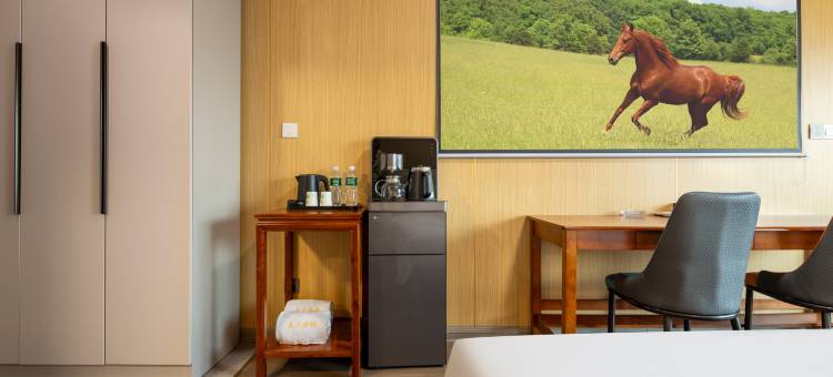 美元驿栈·简奢设计夜话观景度假美宿(泰山站农大岱宗校区店)图片