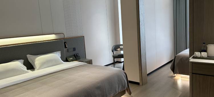 艺朵云端酒店(告庄西双景星光夜市店)图片