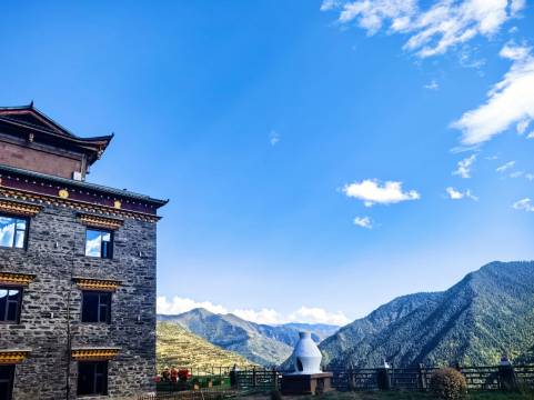 花筑·唐拉颇章·悬崖藏地民宿(牟尼沟风景区店)图片