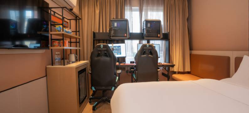 IDJ爱电竞酒店(青岛北站中心医院地铁站店)图片