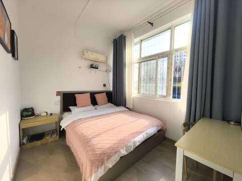 小芒民宿(湖北美术学院武汉纺织大学外经贸学院店)