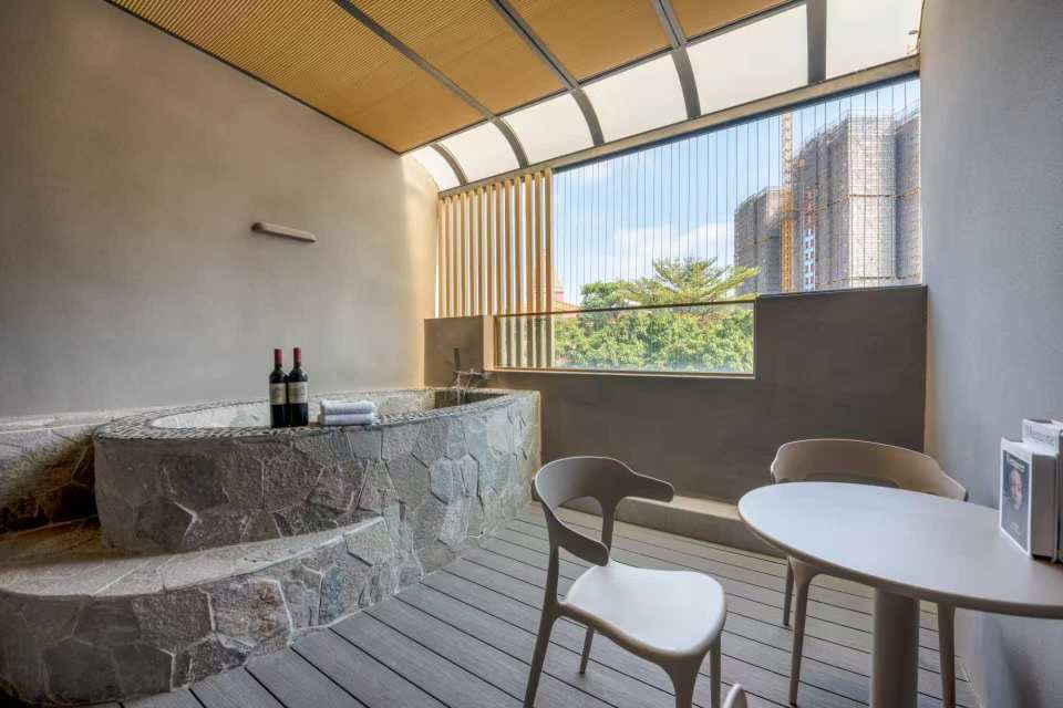 Guangzhou Oriental International Hotel (Shiqiao Subway Station) Over view