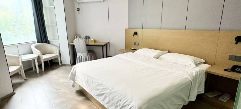 欣橙酒店(置地财富广场四泉桥地铁站店)图片