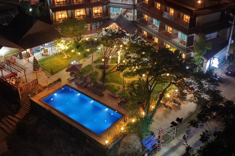 Intimate Riverside Resort Vang Vieng