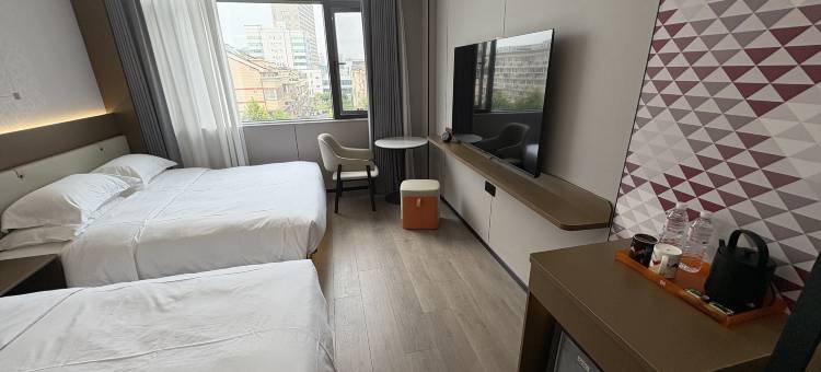 柏曼酒店(昆山金鹰国际绣衣地铁站店)图片