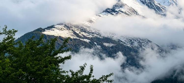 云栖岄·弥氧雪山悬崖民宿(双桥沟店)图片