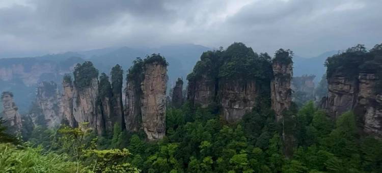 一枕清风民宿(张家界武陵源标志门森林公园店)图片