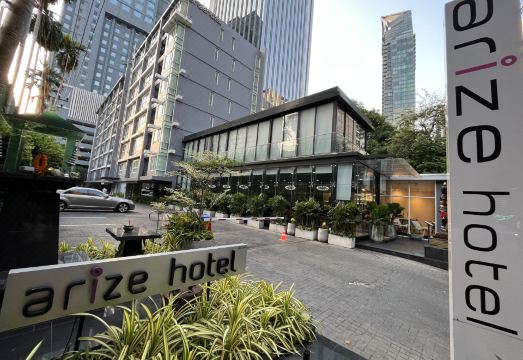 素坤逸爱瑞酒店外景图