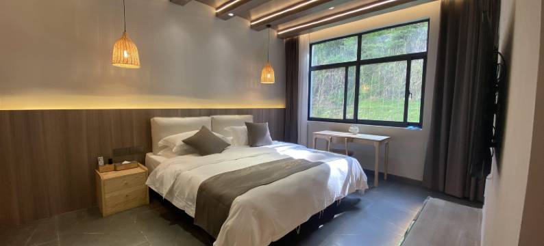 巨石山一心山居图片