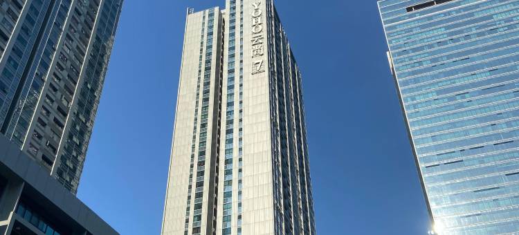 惠州华贸城央卅五艺术公寓酒店图片