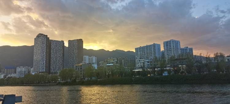 青橙酒店(大理泰业国际广场高铁站店)图片