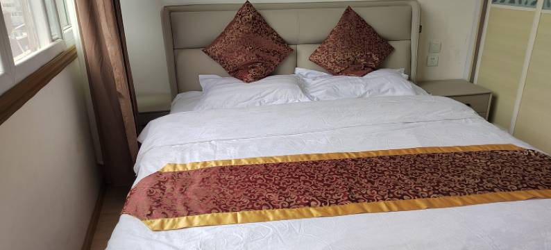 泸定河畔人家酒店图片