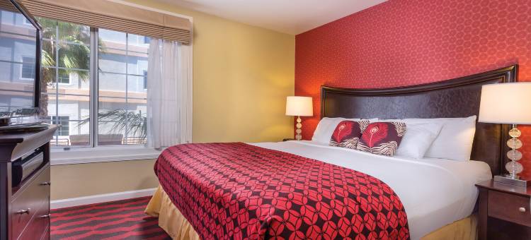 孔雀套房酒店(Peacock Suites)图片