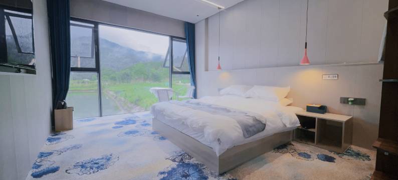 丽江玉龙雪山缦云里日照金山观景民宿图片