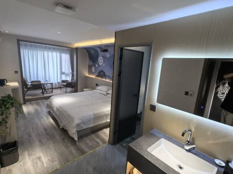 星期八.美宿客栈(丽景门店)