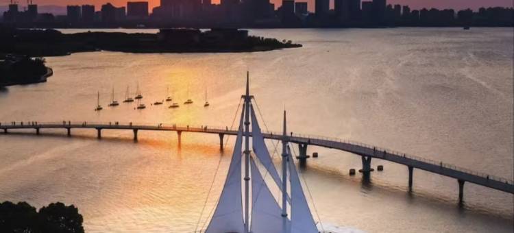 青澄美程酒店(苏州金鸡湖李公堤南地铁站店)图片