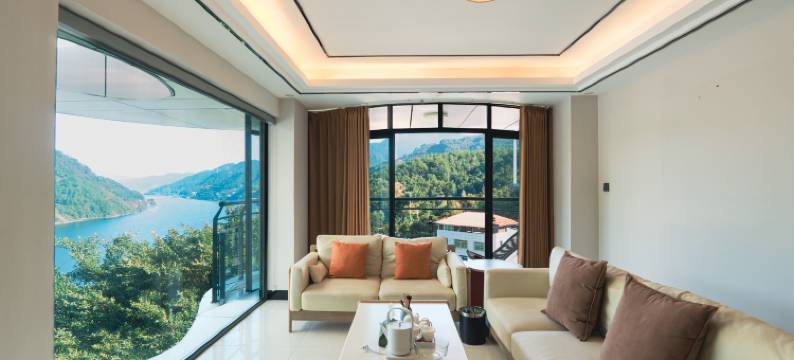 水天一色小栈图片