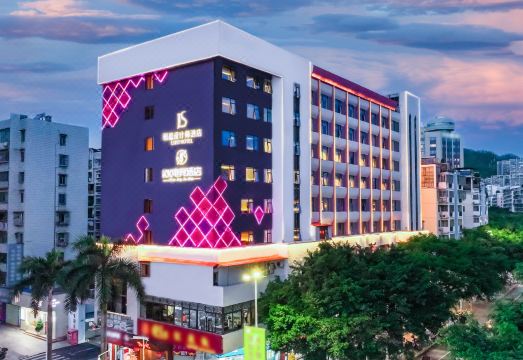 丽思设计师酒店（梧州市政广场店）外景图