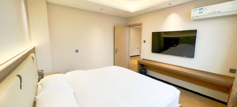 雅乐居主题酒店(郑州省体育中心王砦地铁站店)图片