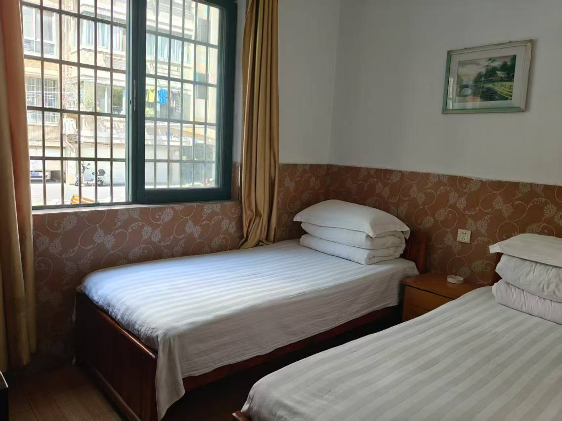 华宝平安小宾馆