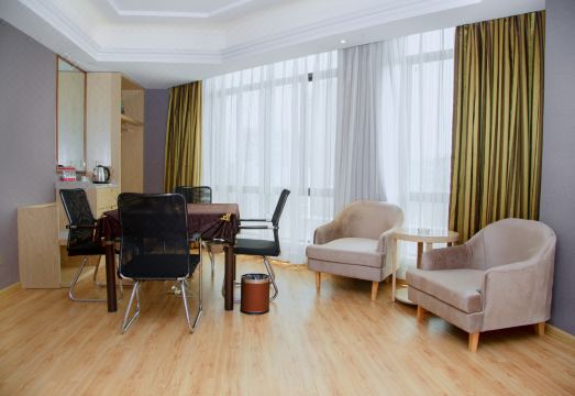 Vienna Hotel (Luchuan High-speed Railway Station) Hotel Overview