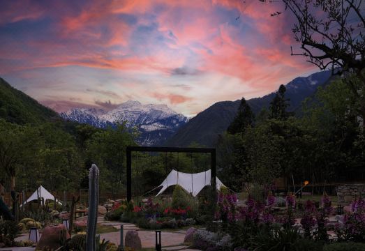 海螺沟七谷源?SeptValley?雪山秘境?温泉度假酒店外景图