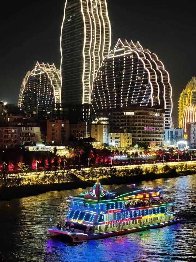 楚梵江景酒店(西双版纳景洪告庄西双景星光夜市店)图片