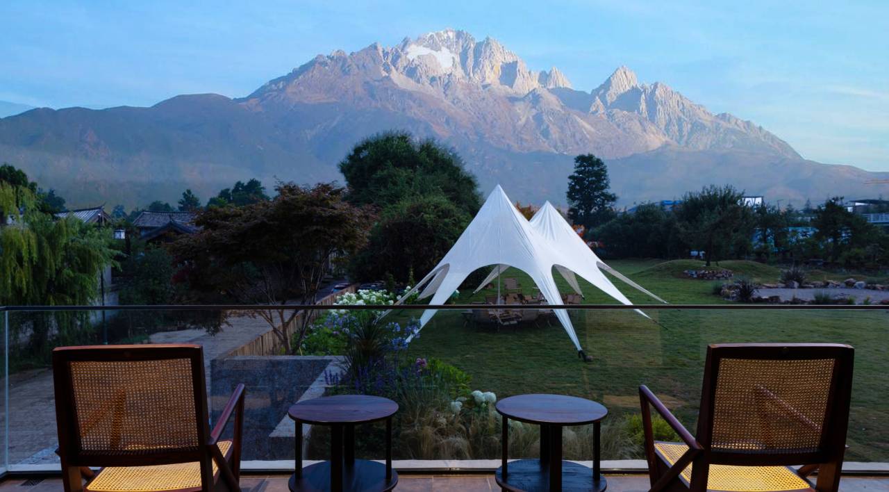 山屿邻·日照金山｜雪山全景野奢汤池度假Villa图片