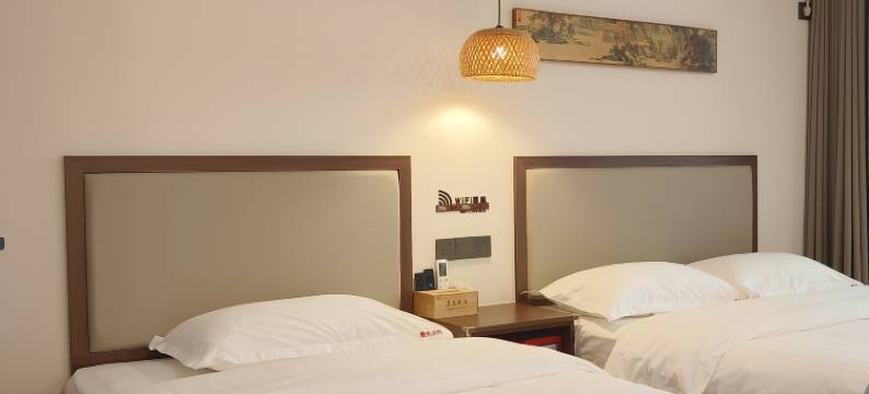 墨色云间酒店(开封万岁山武侠城宋都皇城旅游度假区店)图片