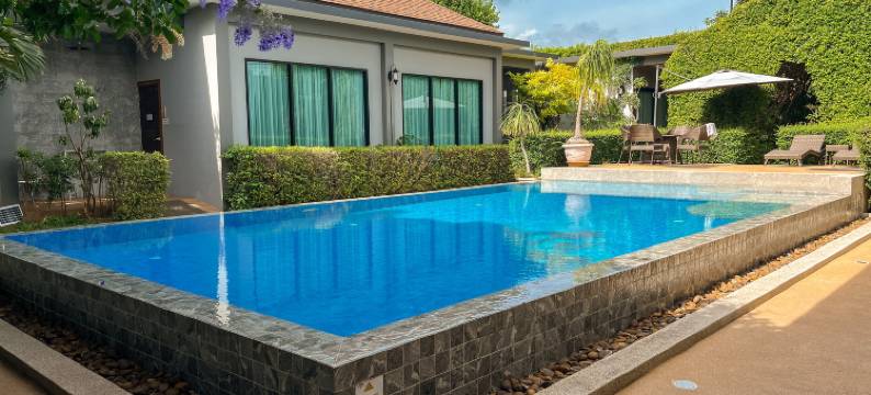 普吉岛查龙码头附近的 BaanMee(BaanMee Phuket near Chalong Pier)图片