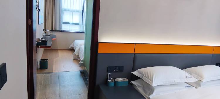 亚曼轻奢酒店(木雕城五马塘夜市店)图片