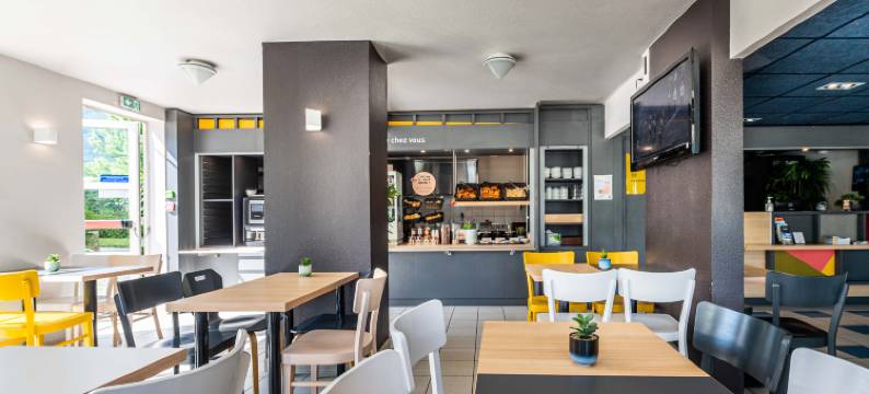 圣让德莫里安住宿加早餐酒店(B&B Hôtel Saint Jean de Maurienne)图片